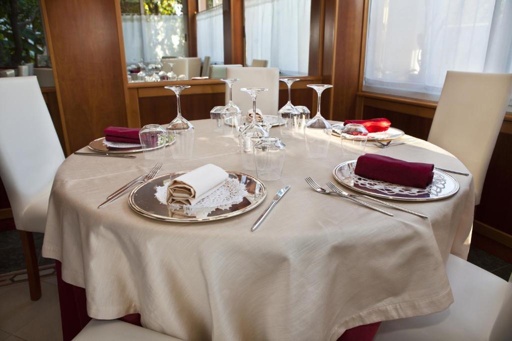Hotel Baia Blu Alassio Bagian luar foto