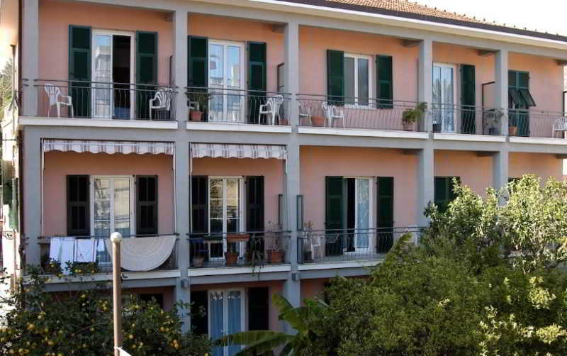 Hotel Baia Blu Alassio Bagian luar foto