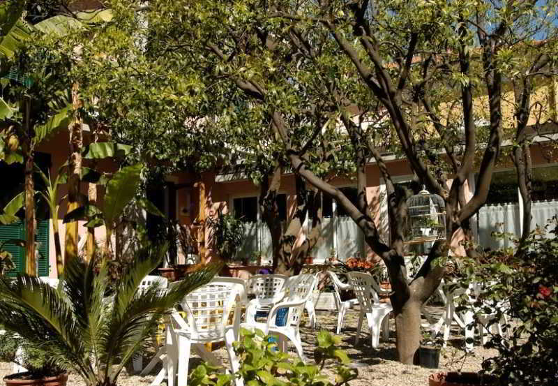 Hotel Baia Blu Alassio Bagian luar foto