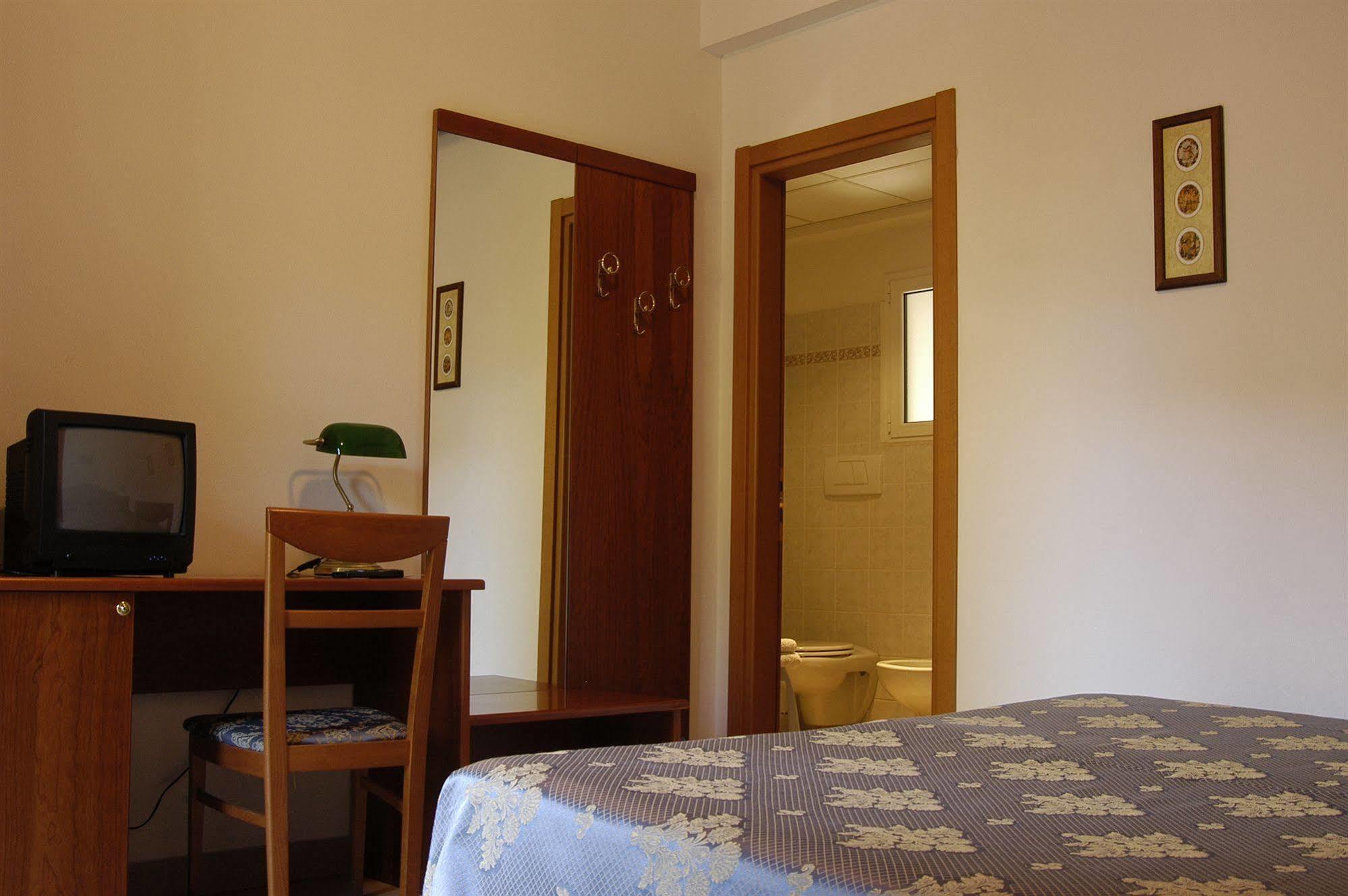 Hotel Baia Blu Alassio Bagian luar foto