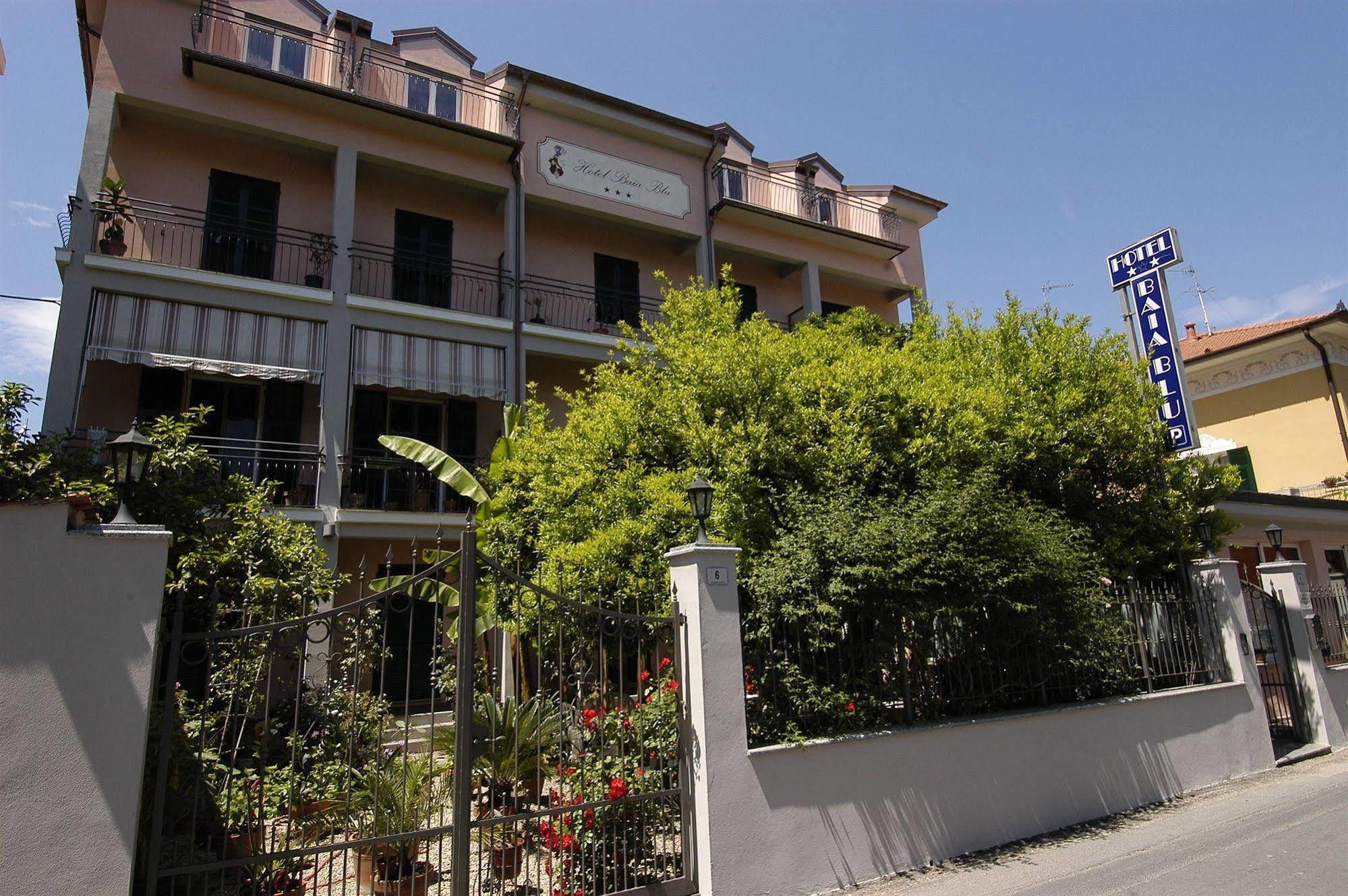 Hotel Baia Blu Alassio Bagian luar foto