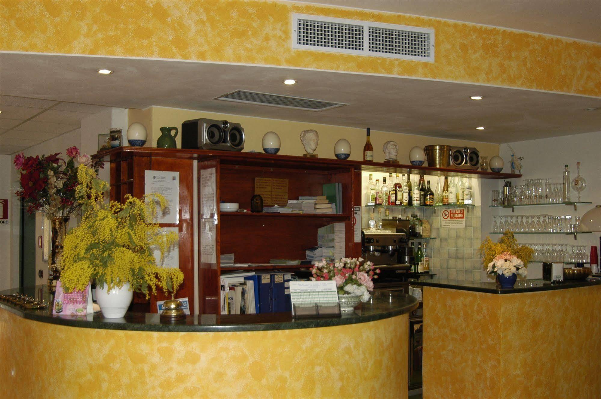 Hotel Baia Blu Alassio Bagian luar foto