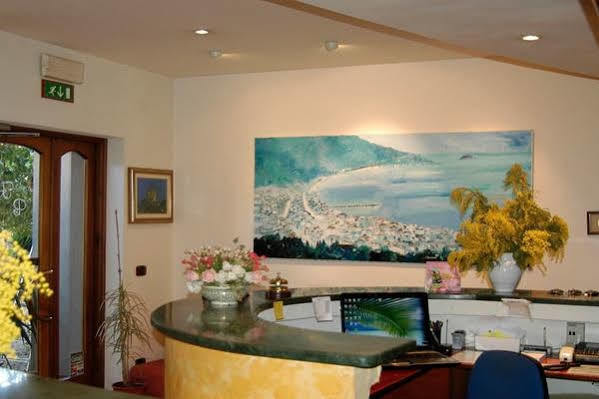 Hotel Baia Blu Alassio Bagian luar foto
